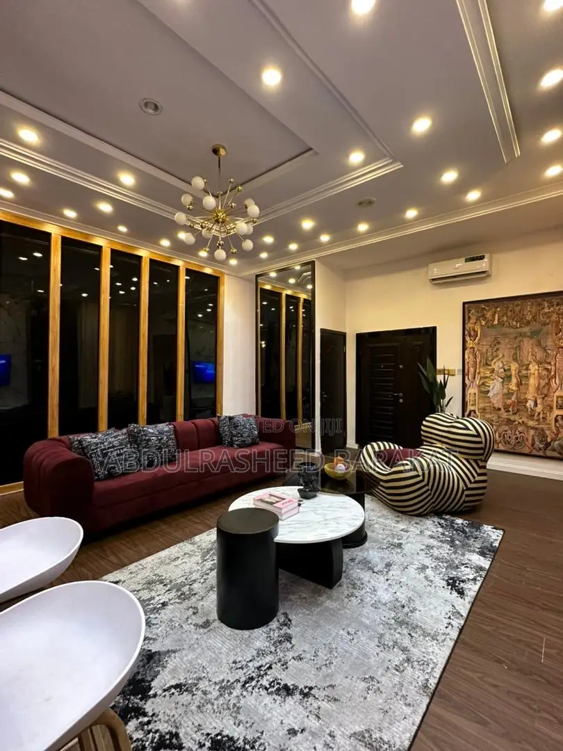 Aesthetically Pleasing Luxury 1 Bedroom Apartment