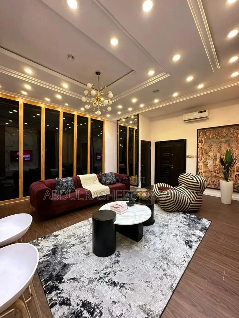 Aesthetically Pleasing Luxury 1 Bedroom Apartment