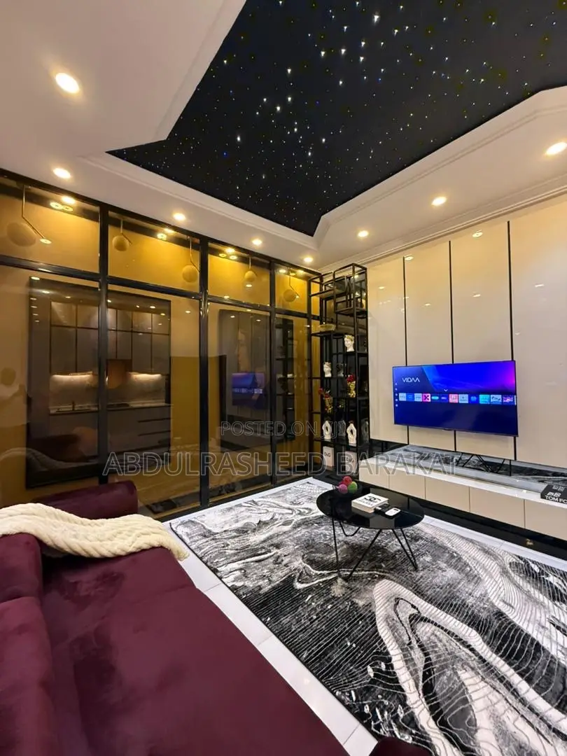 Deluxe 1 Bedroom Bathub Apartment With Red Room.