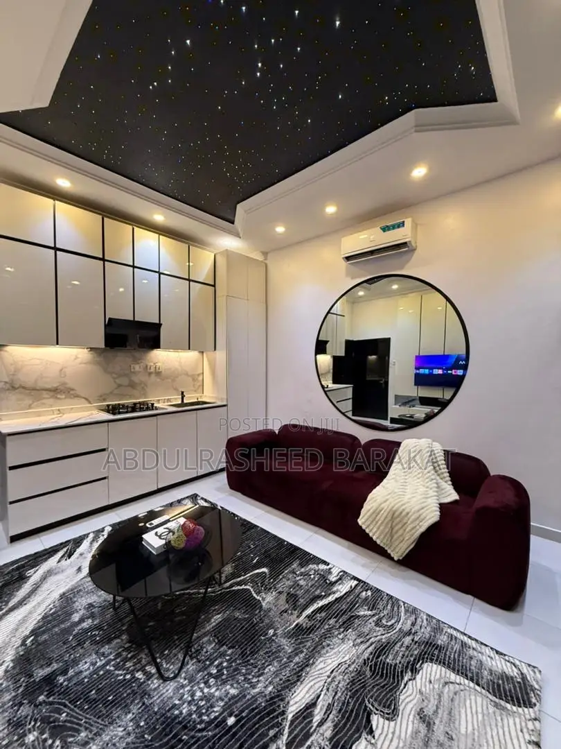 Deluxe 1 Bedroom Bathub Apartment With Red Room.