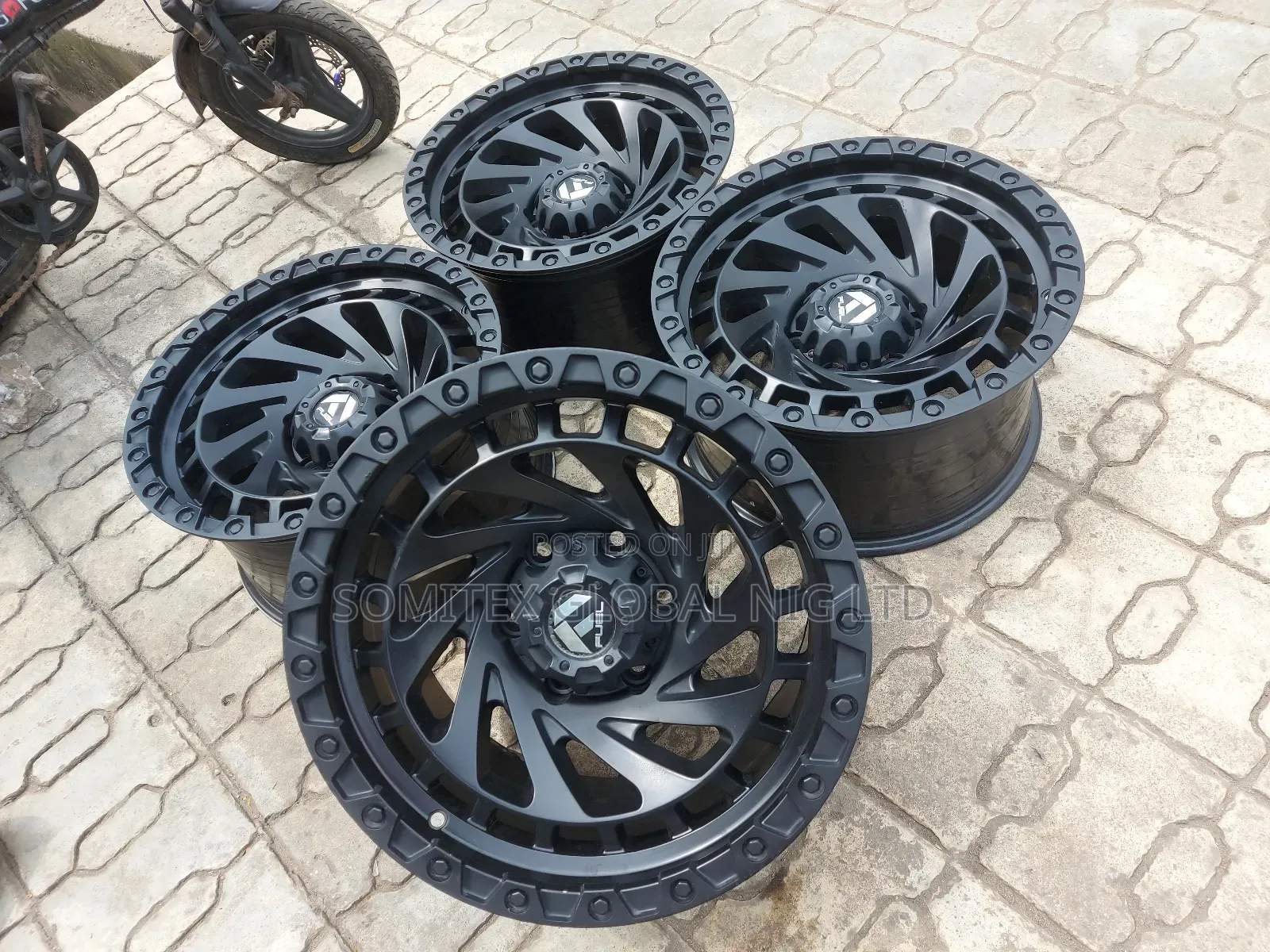 Off-Road Alloyd Rim17 Tacoma/Hilux