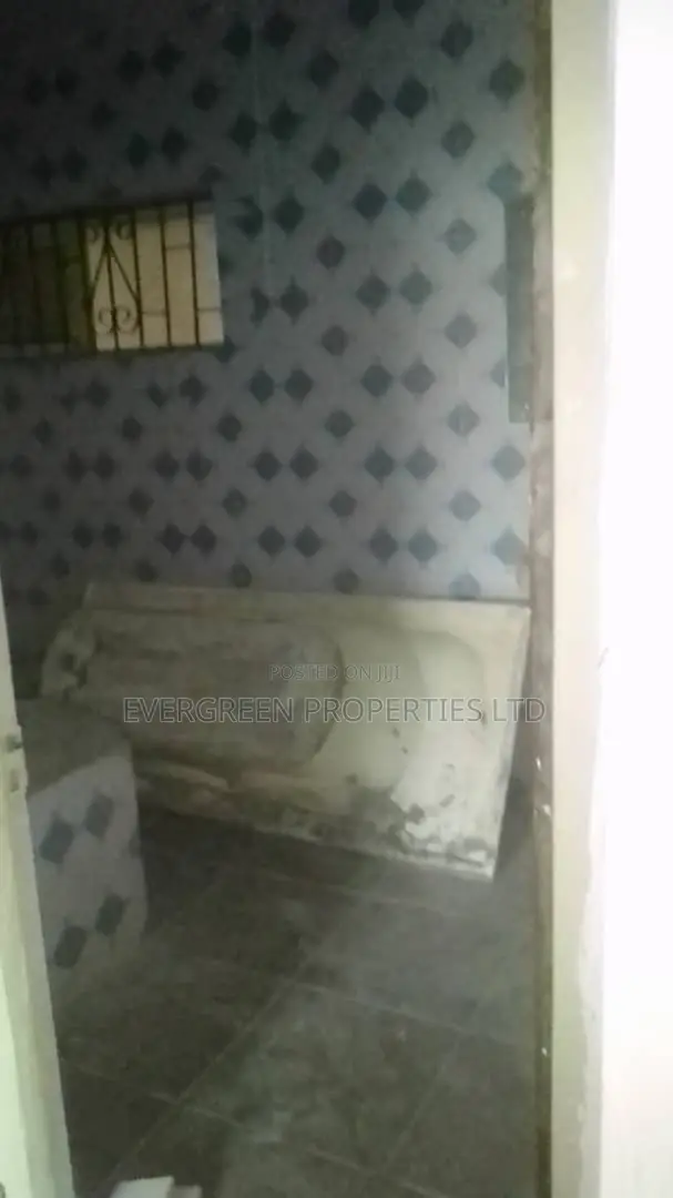 5bdrm Duplex in Old Bodija for rent