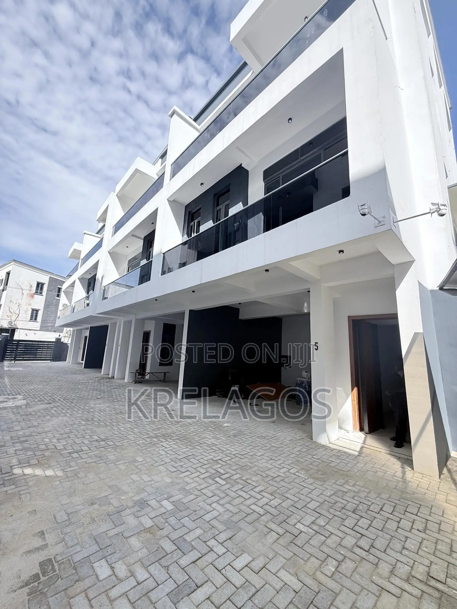 4bdrm Duplex in Ologolo for sale