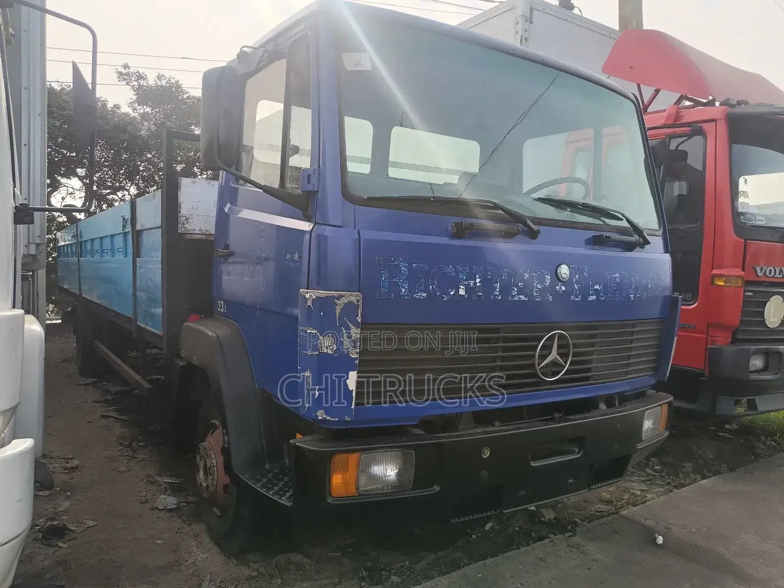Mercedes Benz 814 German Truck 25ft Length