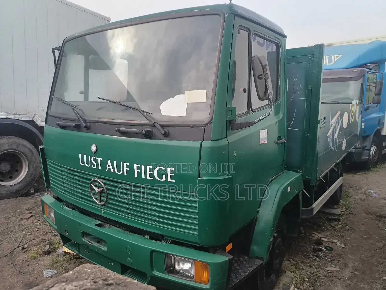 Mercedes Benz 814 Pickup Truck (Short)