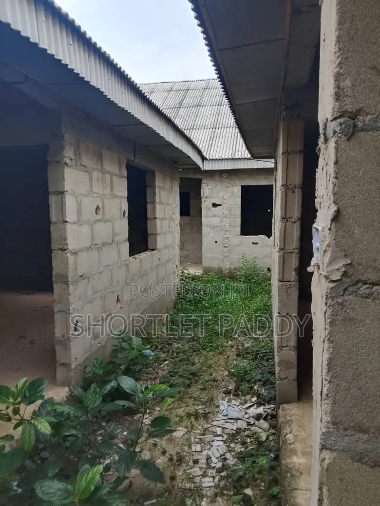 1bdrm Block of Flats in Bayeku, Ikorodu for sale