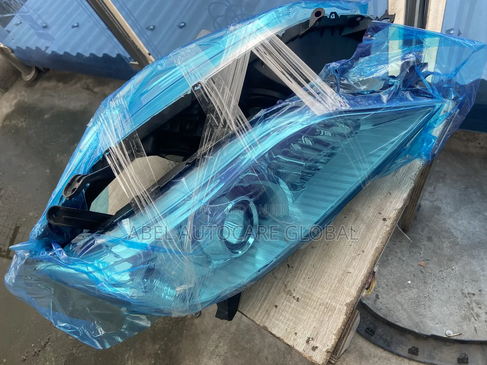Headlamp for Toyota Sienna 2011/2013 Model