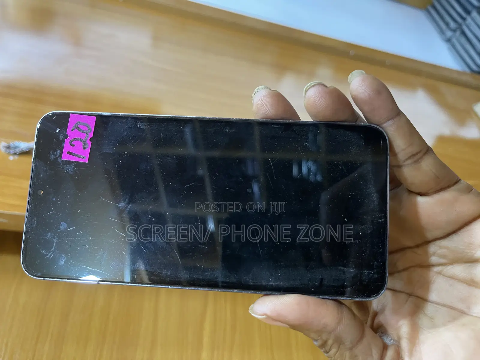 Samsung S22 Screen With Scratch