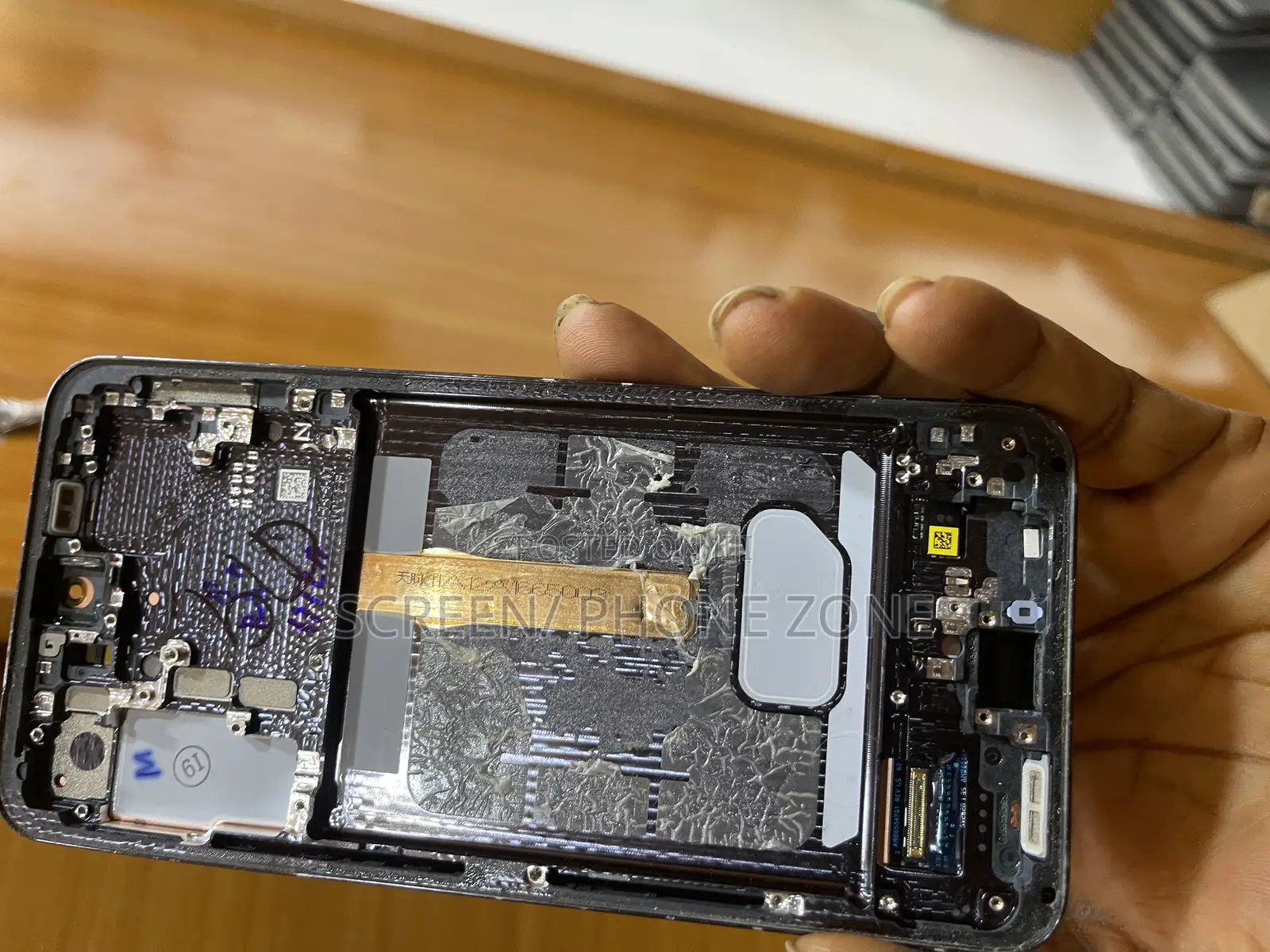 Samsung S22 Screen With Scratch