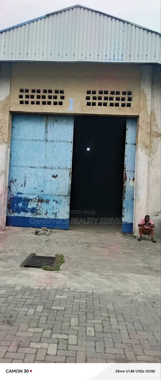 Warehouse 1750sqm at Apapa Oshodi Express Way