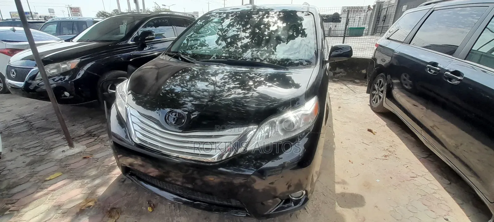 Toyota Sienna SE 8-Passenger 4dr Minivan (3.5L 6cyl 6A) 2015 Black