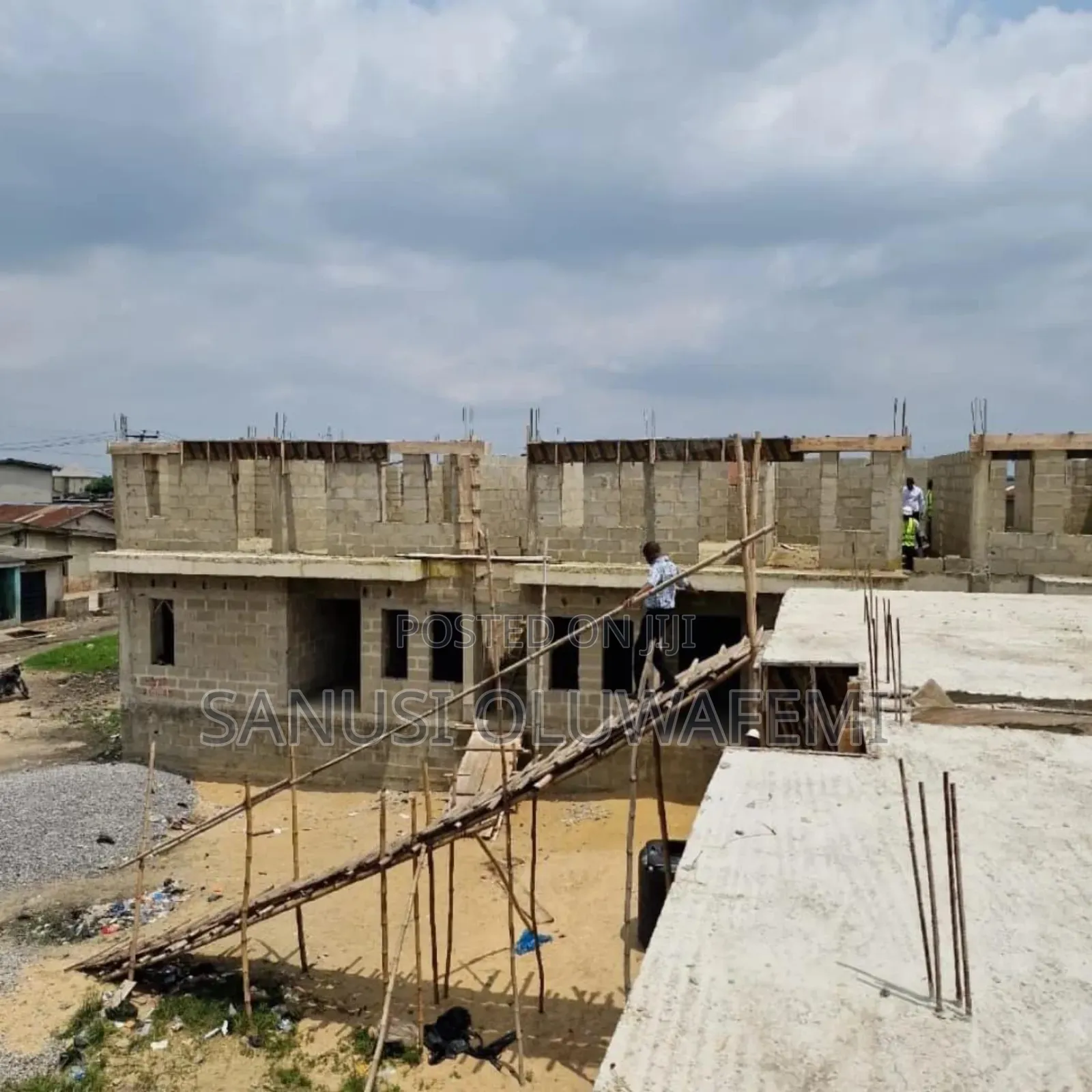 1bdrm Apartment in Lekki Phase 1 for sale