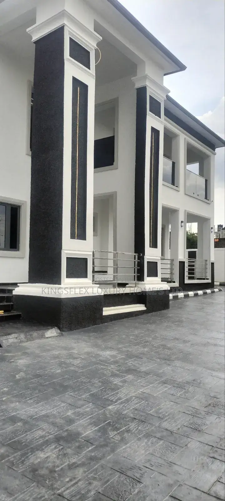 5bdrm Duplex in Dakwo District for sale