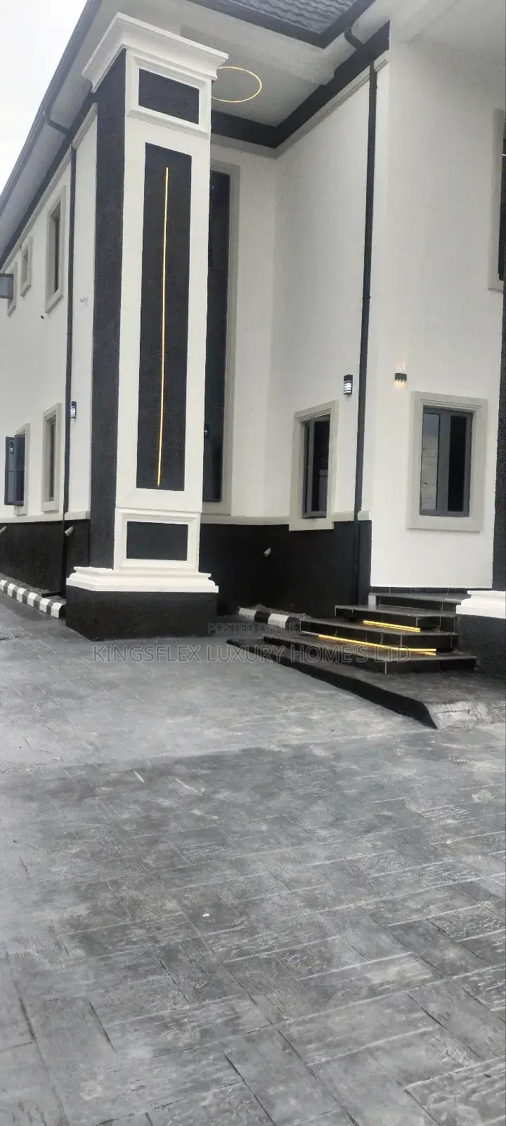 5bdrm Duplex in Dakwo District for sale