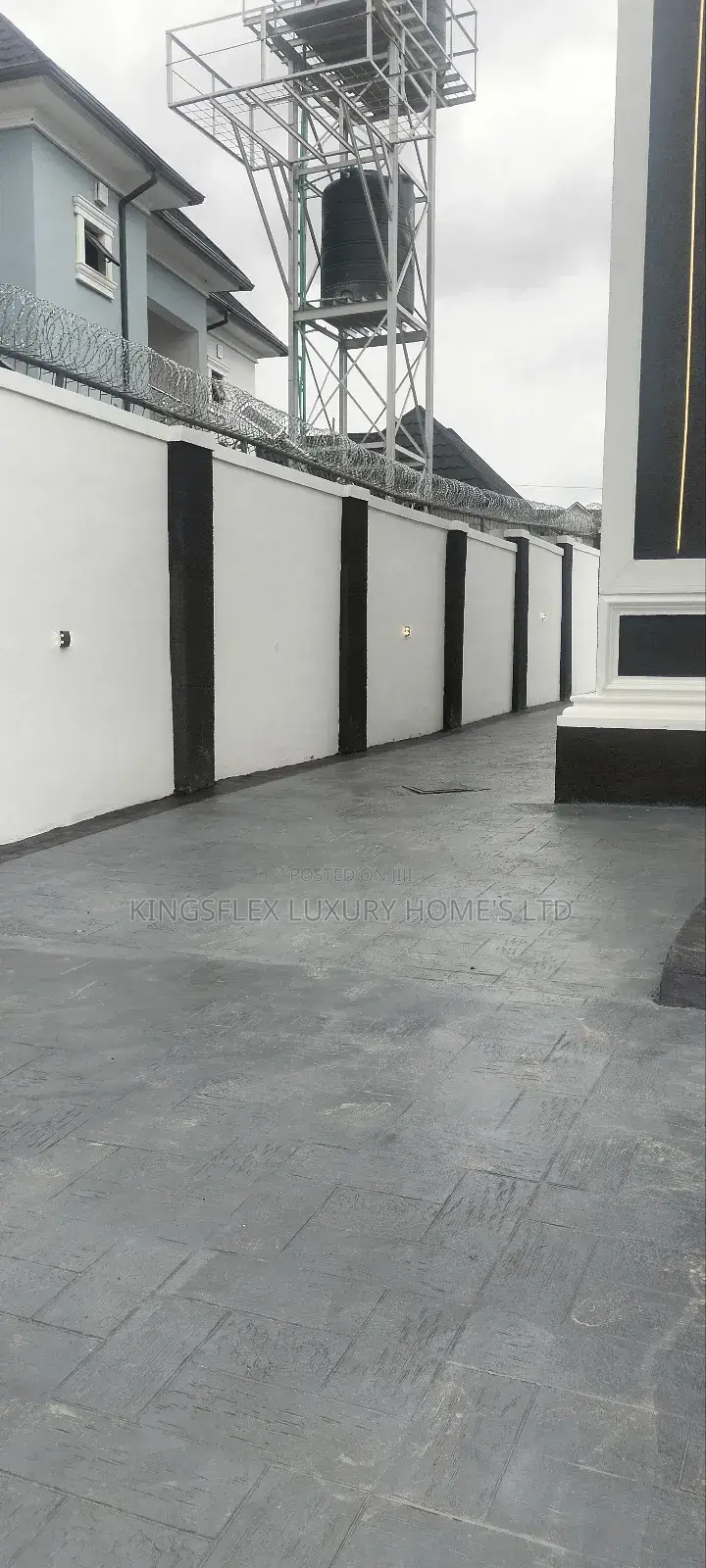 5bdrm Duplex in Dakwo District for sale