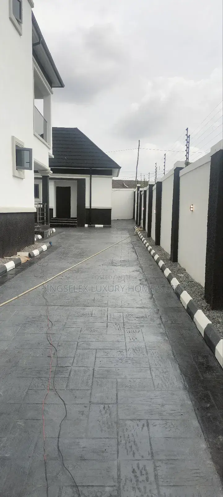 5bdrm Duplex in Dakwo District for sale