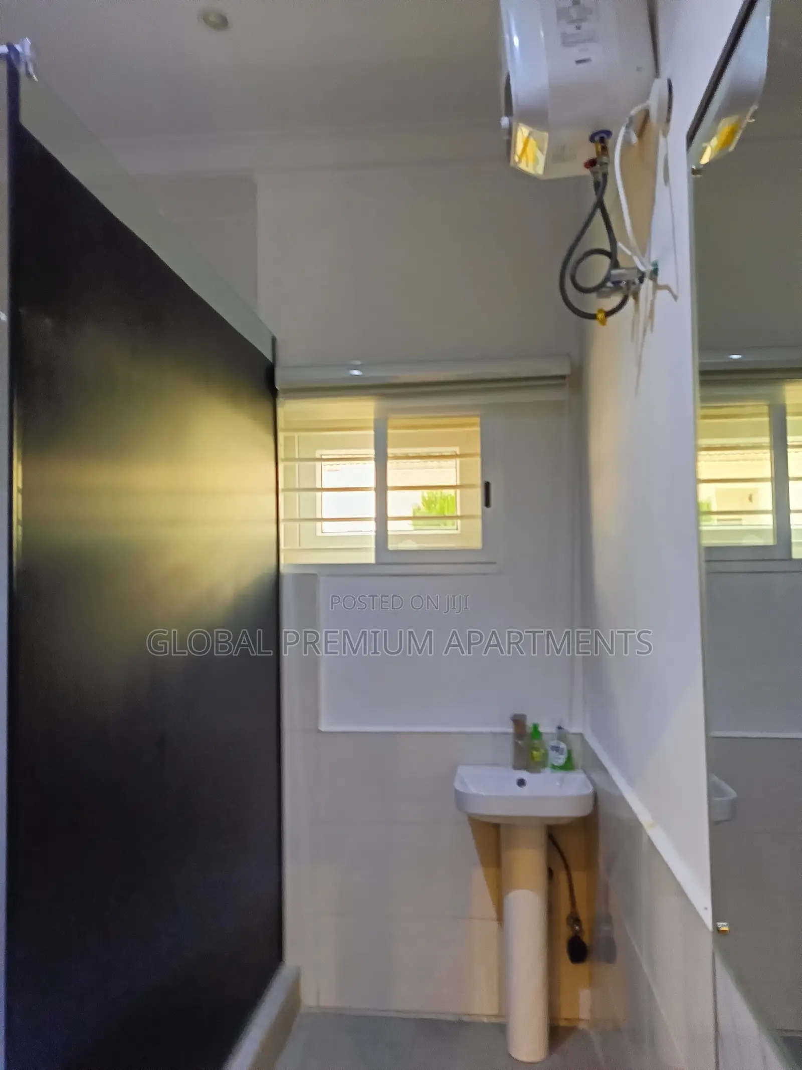 Fully Furnished 1 Bedroom Apartment With Wine Bar a Swimming Pool