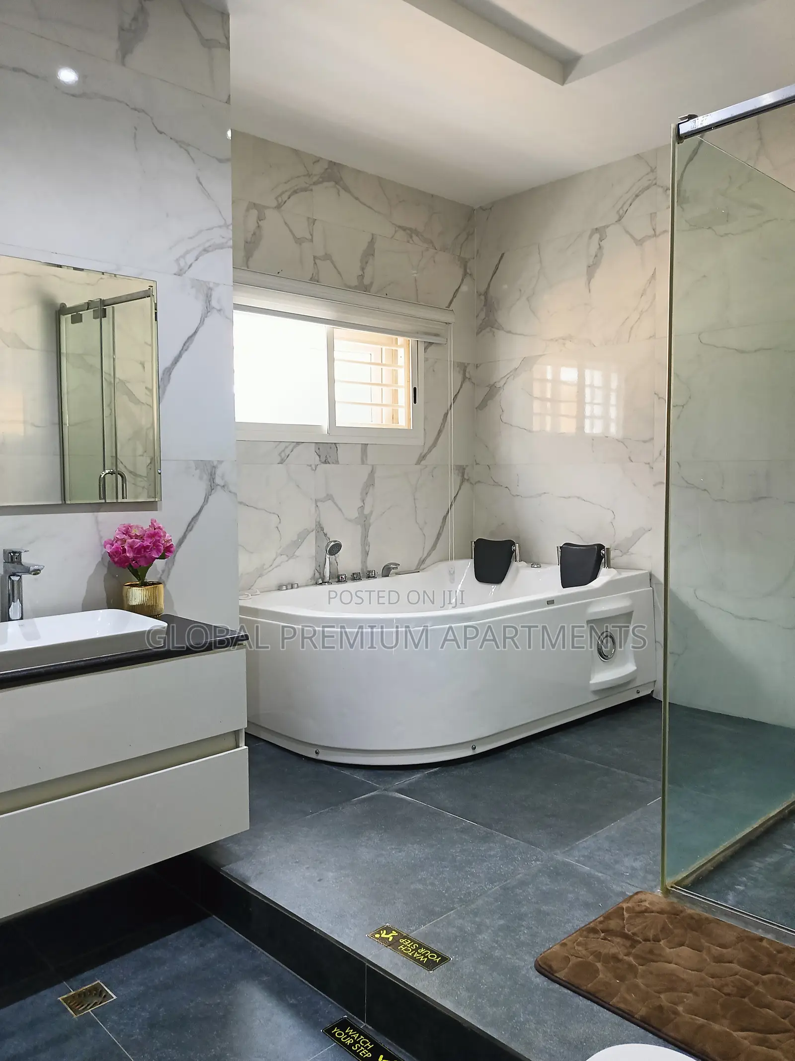 Fully Furnished 1 Bedroom Apartment With a Balcony and Jacuzzi