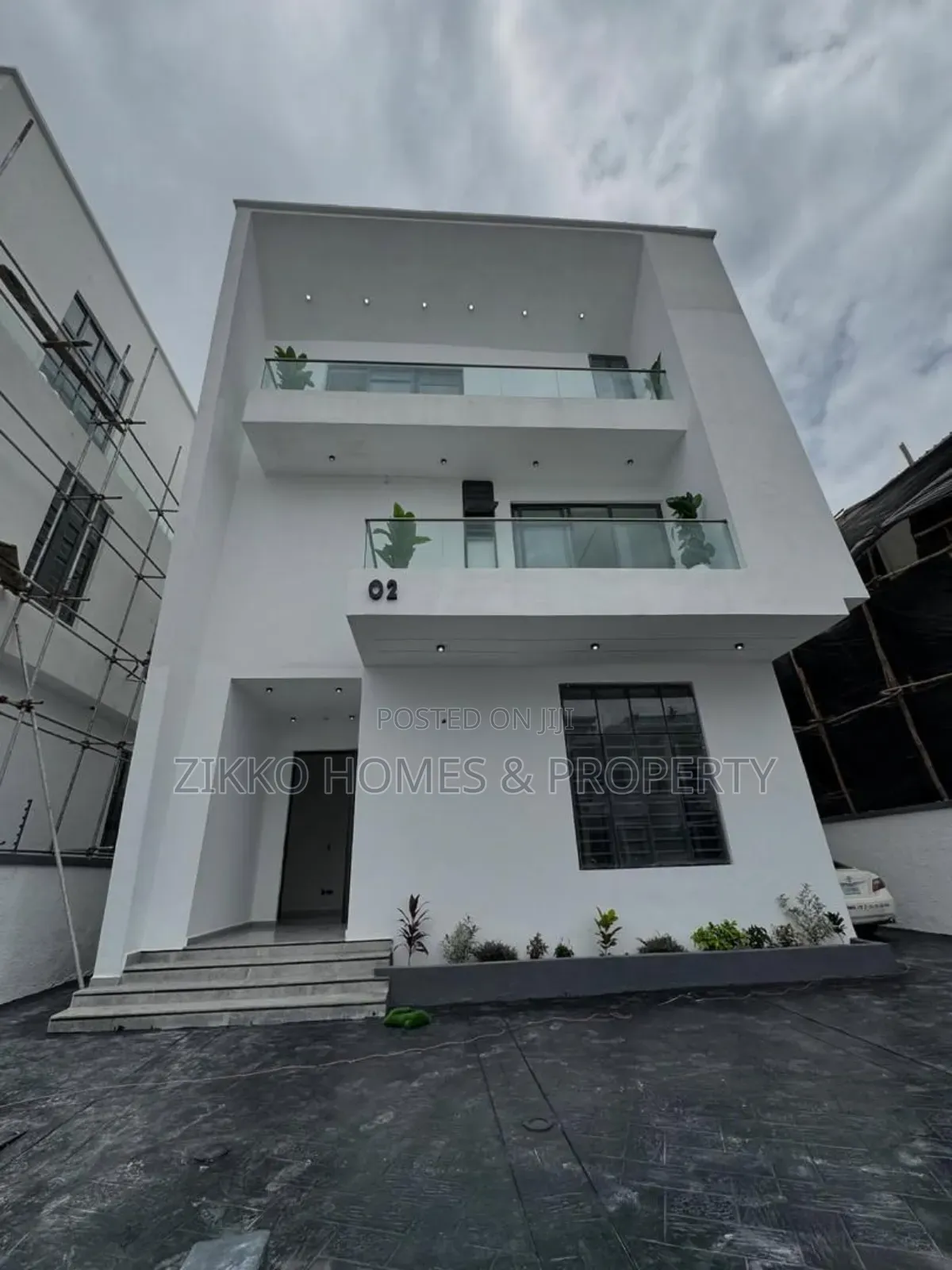 5bdrm Duplex in Chevron Drive, Lekki for sale