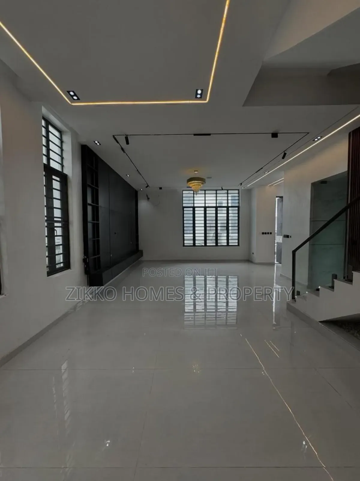 5bdrm Duplex in Chevron Drive, Lekki for sale