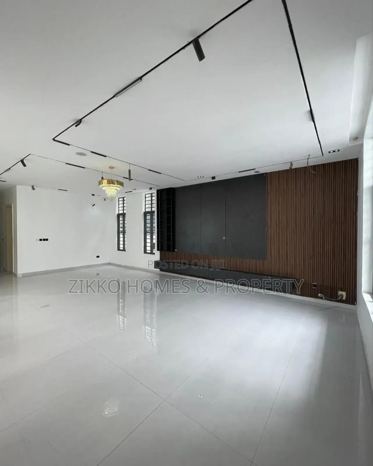 5bdrm Duplex in Chevron Drive, Lekki for sale