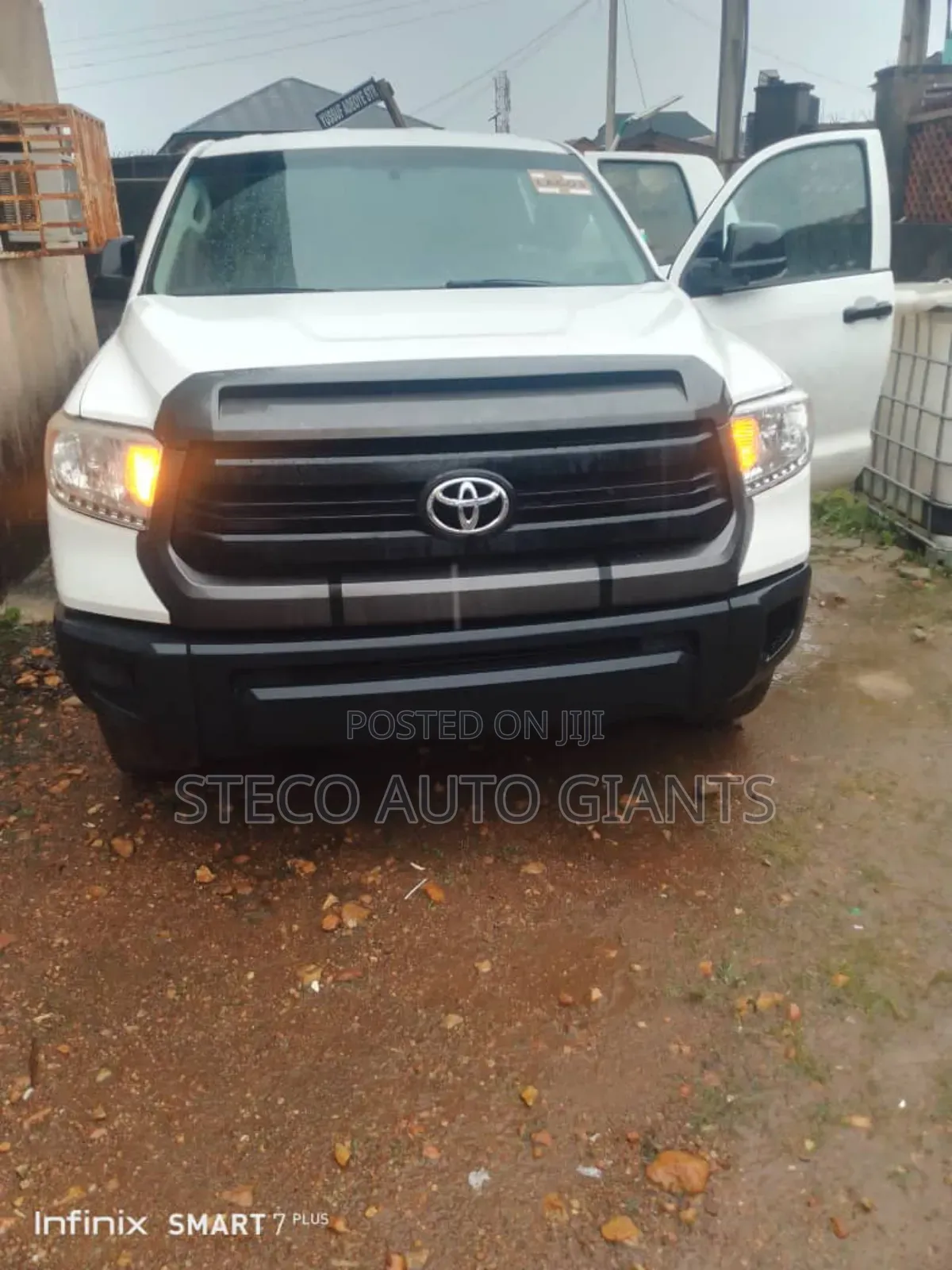 Toyota Tundra Limited 5.7L V8 4x2 Double Cab 6.6 ft. box 145.7 in. WB