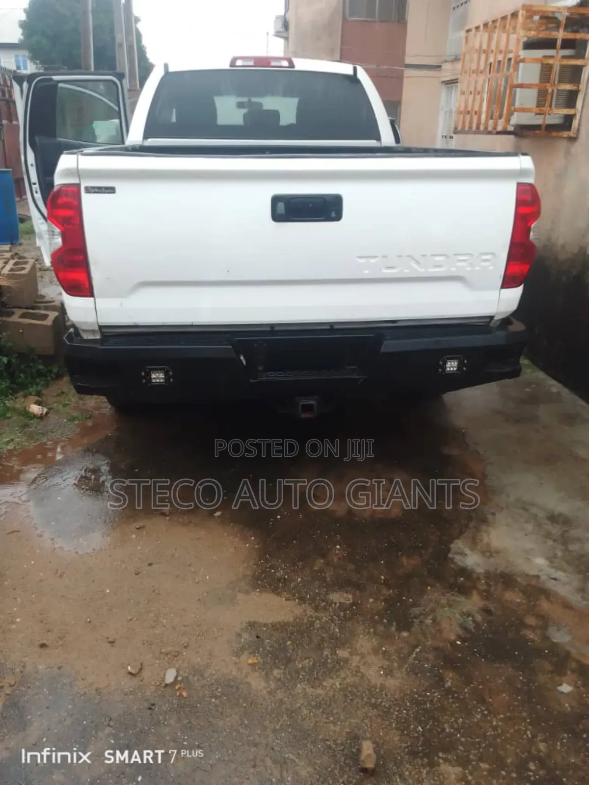 Toyota Tundra Limited 5.7L V8 4x2 Double Cab 6.6 ft. box 145.7 in. WB