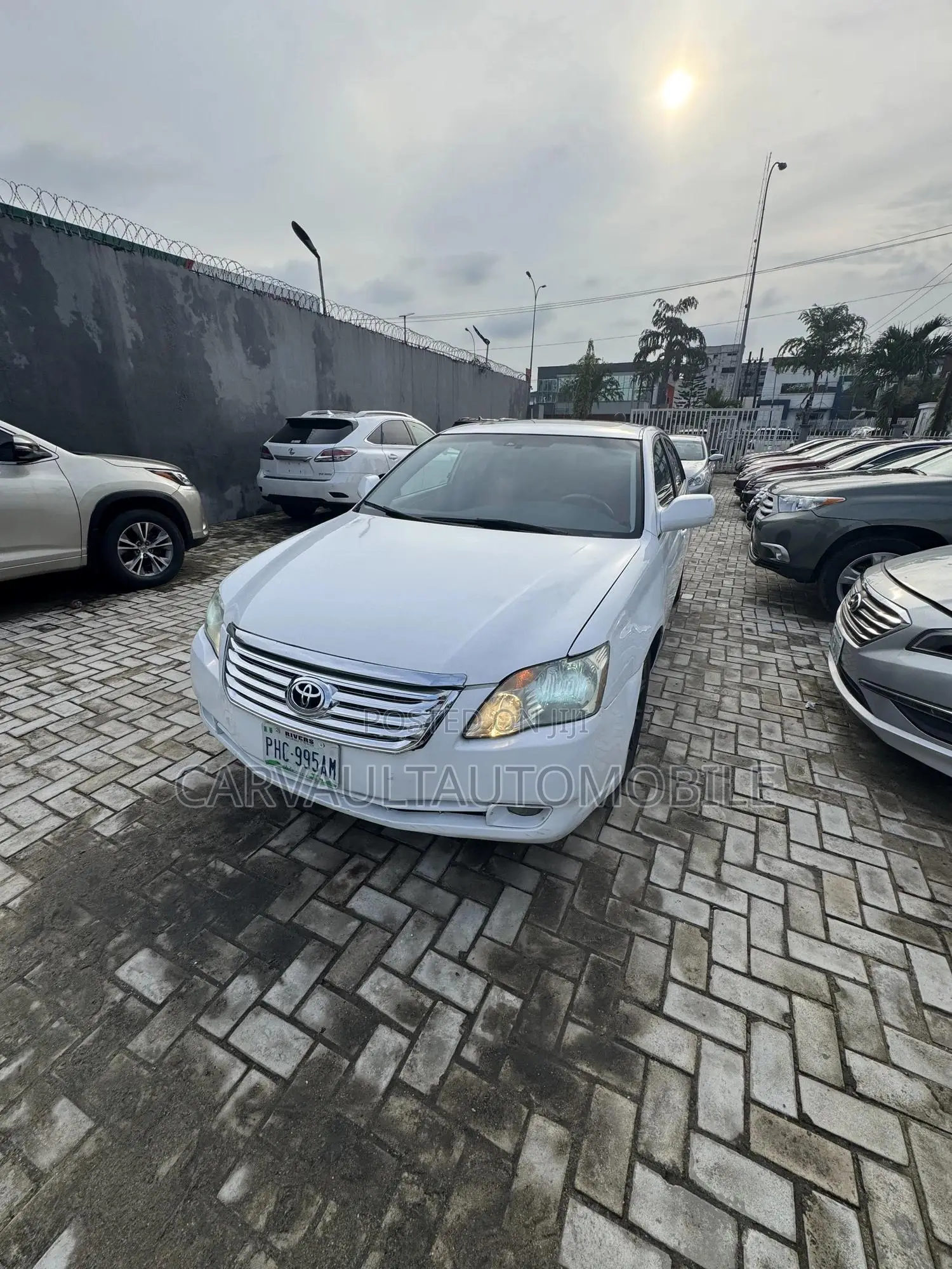 Toyota Avalon Limited 2005 White