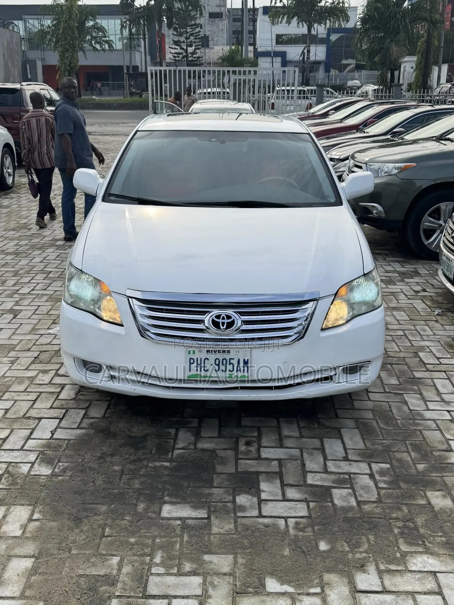 Toyota Avalon Limited 2005 White