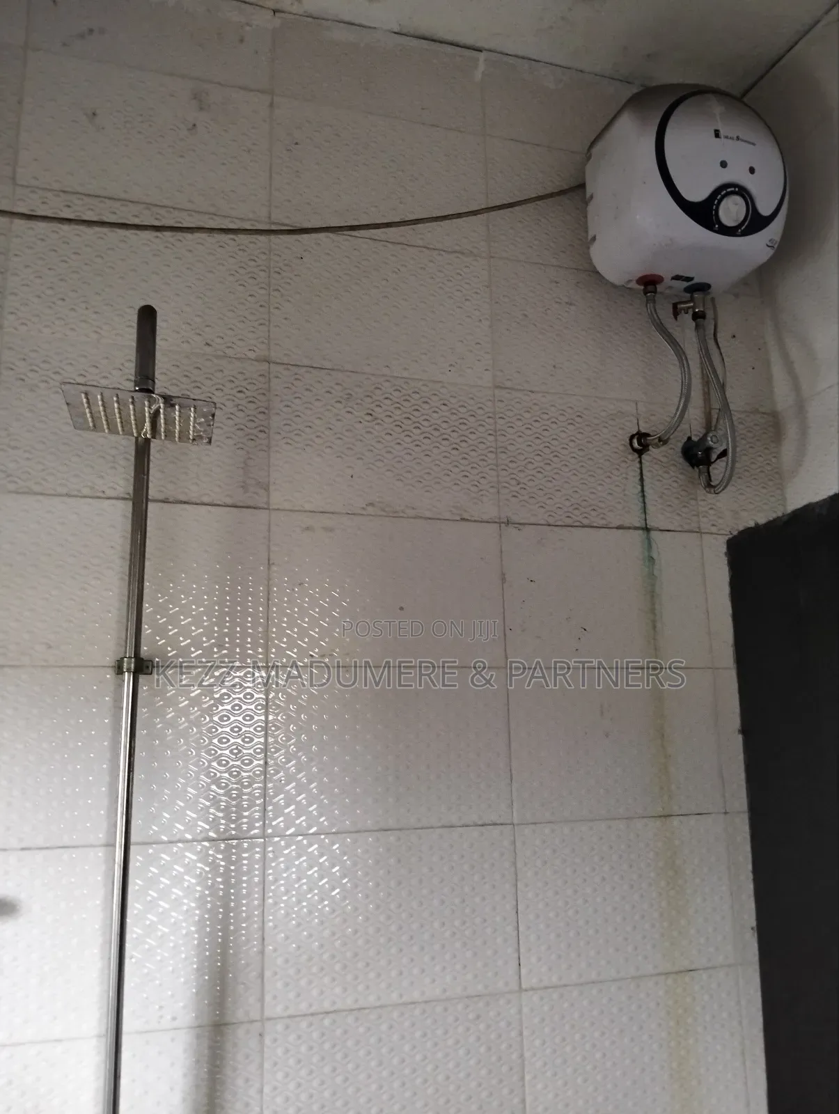 1bdrm Block of Flats in Estate Rumuodomaya for rent