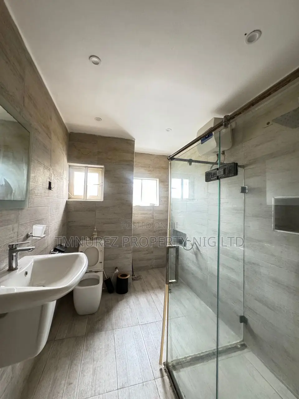 2bdrm Apartment in Lekki Phase 1 for rent