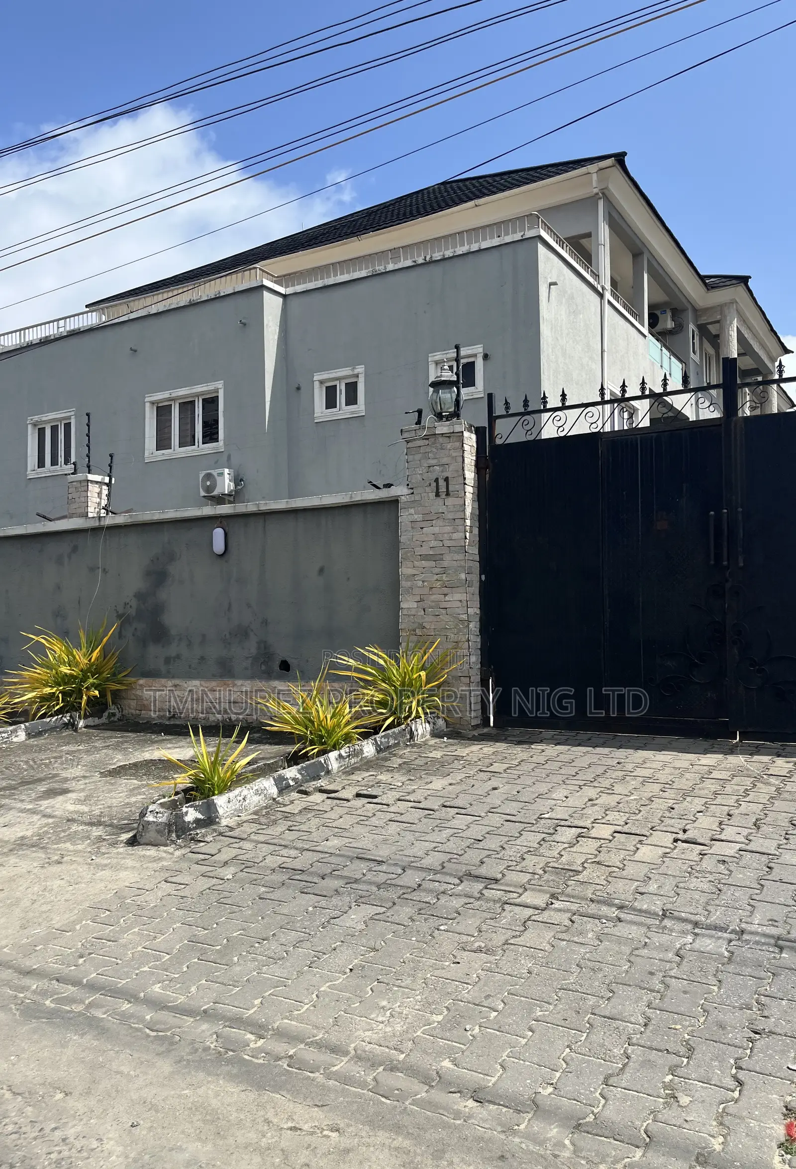 2bdrm Apartment in Lekki Phase 1 for rent