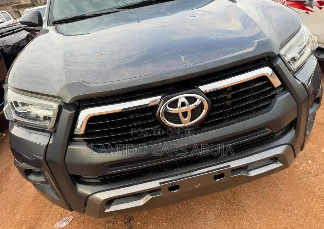 Toyota Hilux 2021 Gray