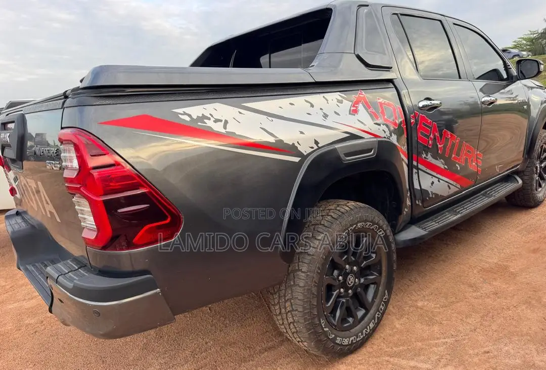 Toyota Hilux 2021 Gray