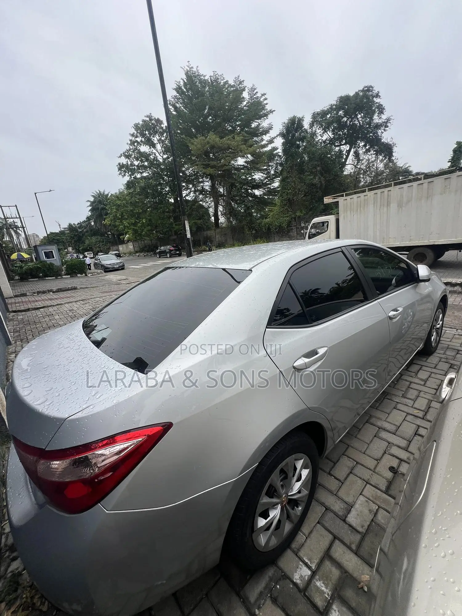 Toyota Corolla LE Eco (1.8L 4cyl 2A) 2018 Silver