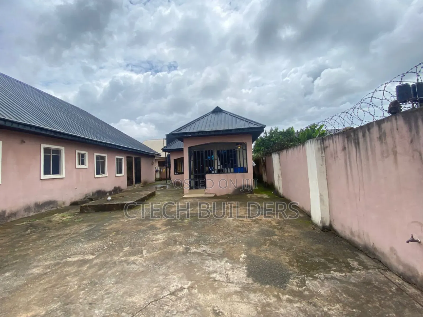 7bdrm Block of Flats in Benin City for sale