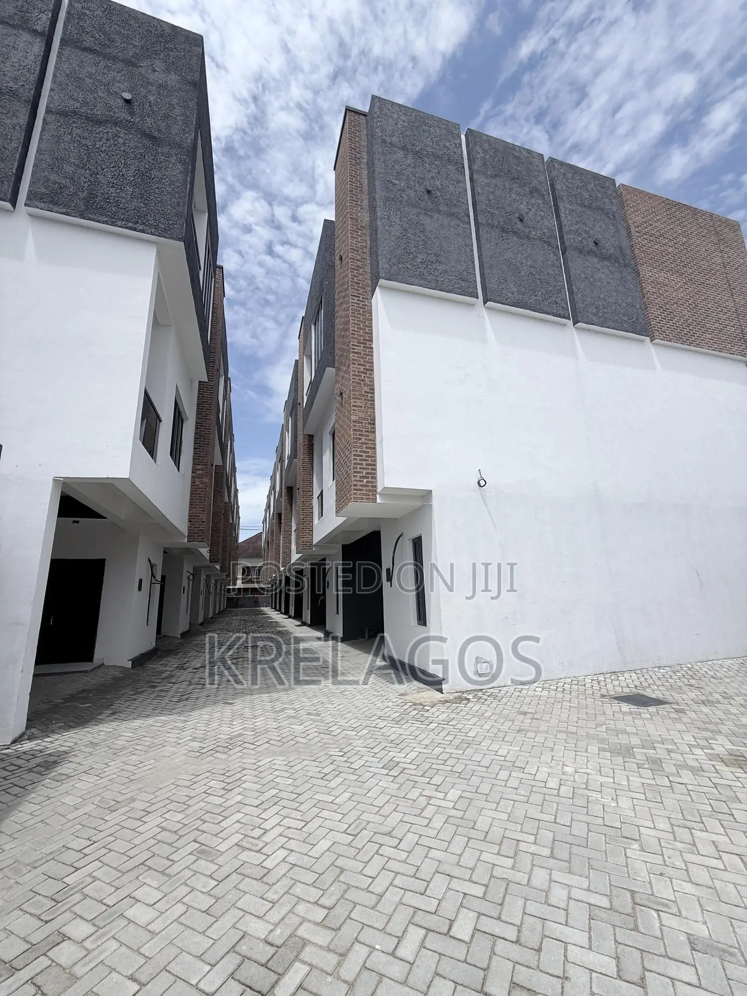 4bdrm Duplex in Ologolo for sale