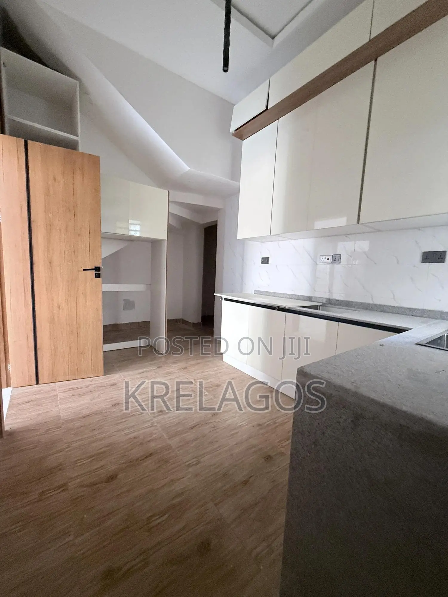 4bdrm Duplex in Ologolo for sale
