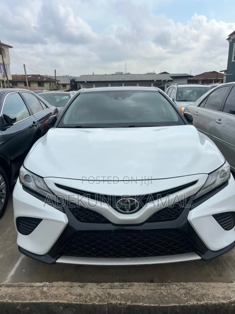 Toyota Camry XSE (2.5L 4cyl 8A) 2019 White