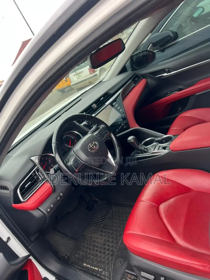 Toyota Camry XSE (2.5L 4cyl 8A) 2019 White