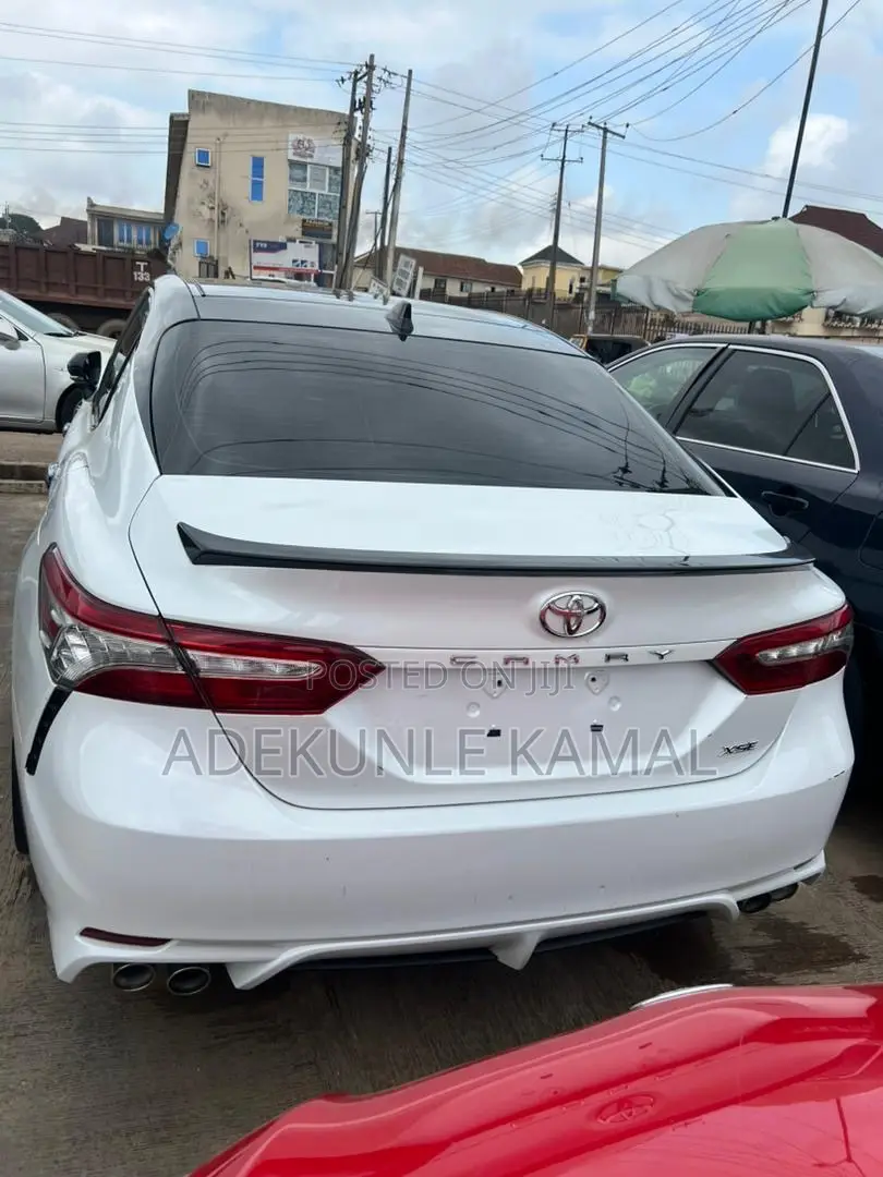Toyota Camry XSE (2.5L 4cyl 8A) 2019 White