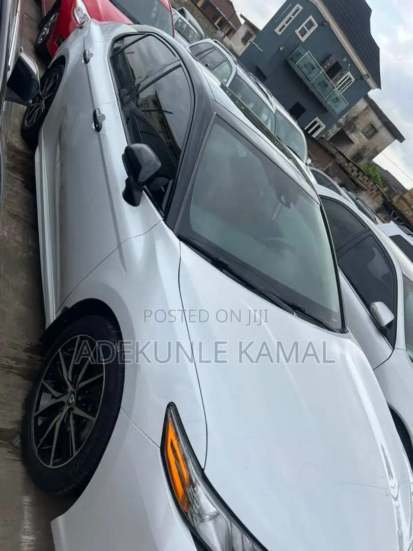 Toyota Camry XSE (2.5L 4cyl 8A) 2019 White