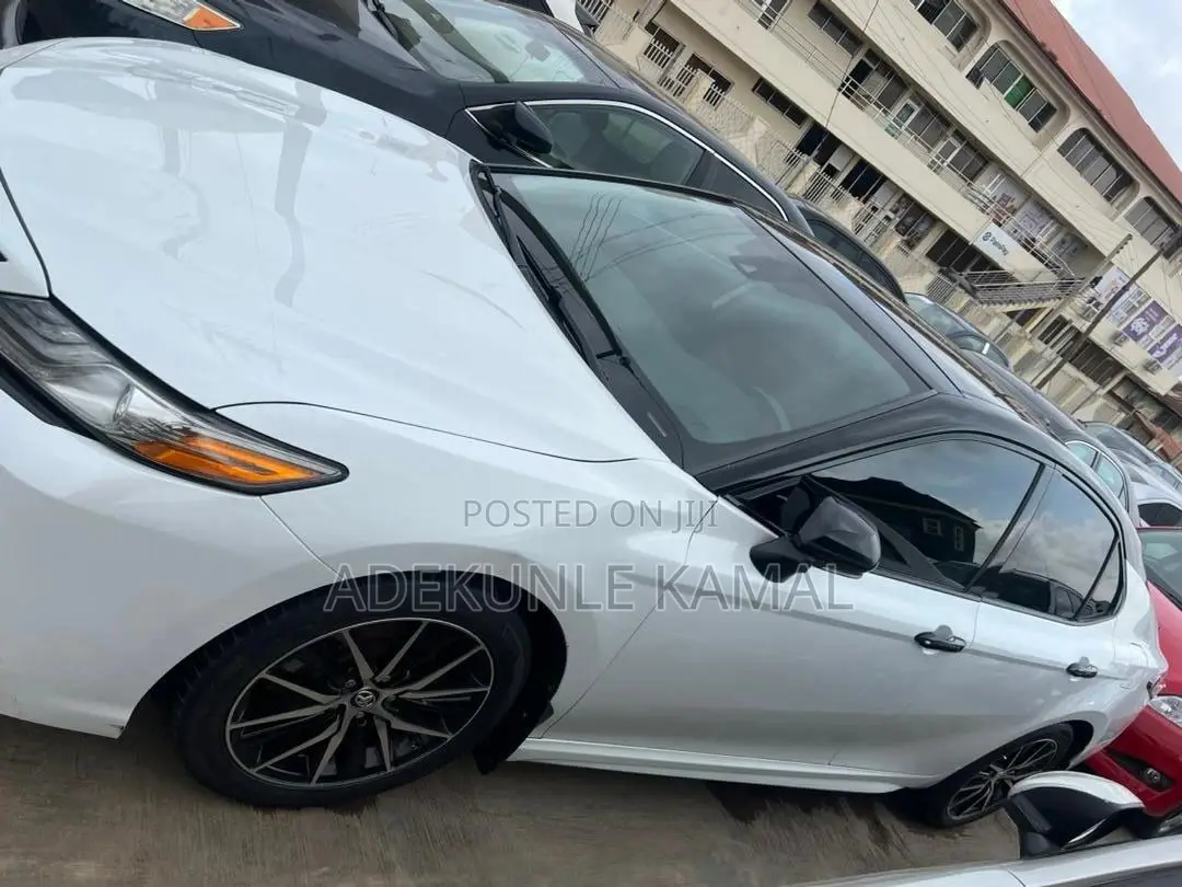Toyota Camry XSE (2.5L 4cyl 8A) 2019 White