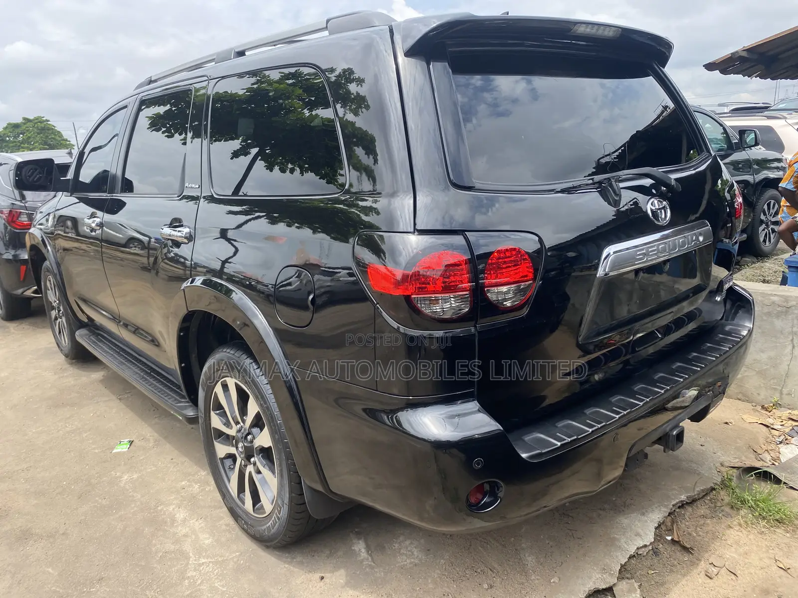 Toyota Sequoia Platinum 4dr SUV 4WD (5.7L 8cyl 6A) 2015 Black