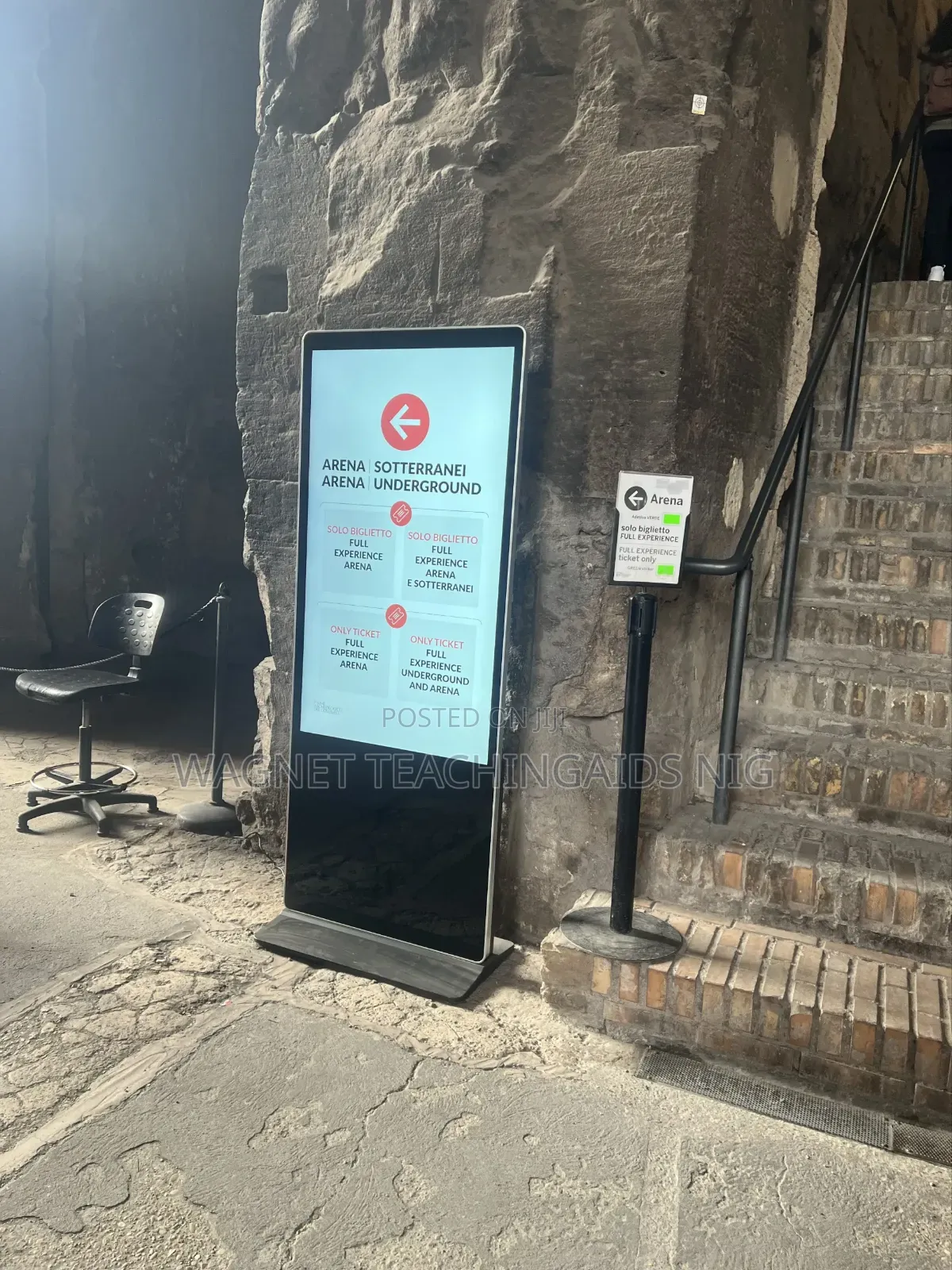 Free Delivery Of Digital Signage 55inches