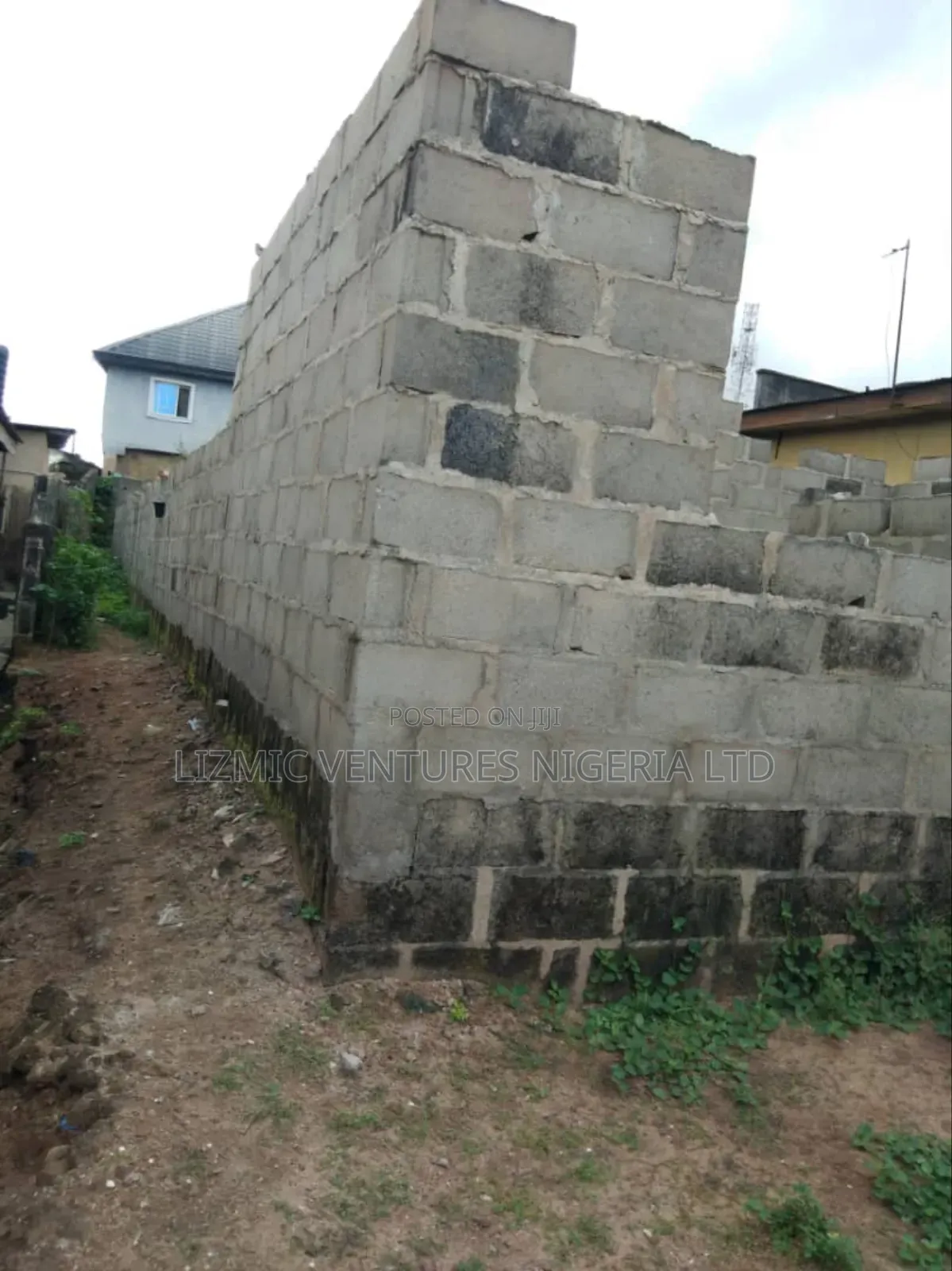 3bdrm Bungalow in Agric Road, Igando / Ikotun/Igando for sale
