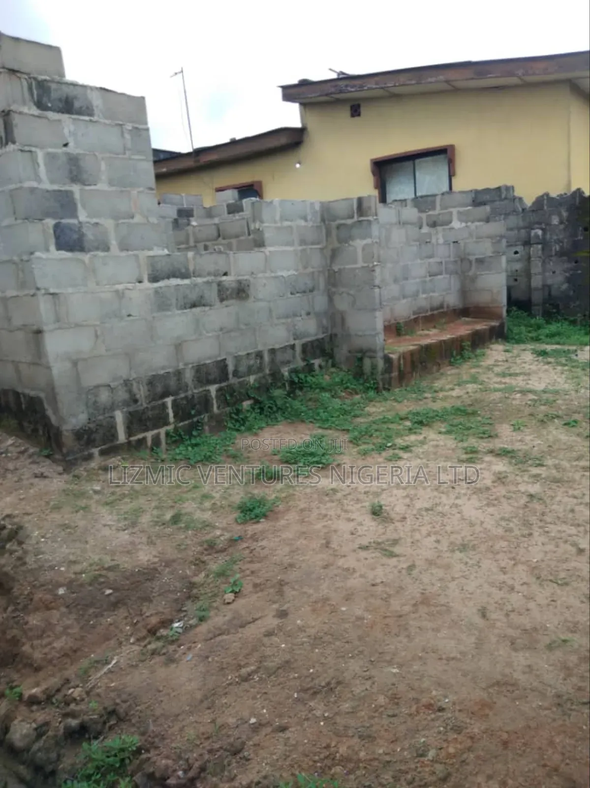 3bdrm Bungalow in Agric Road, Igando / Ikotun/Igando for sale