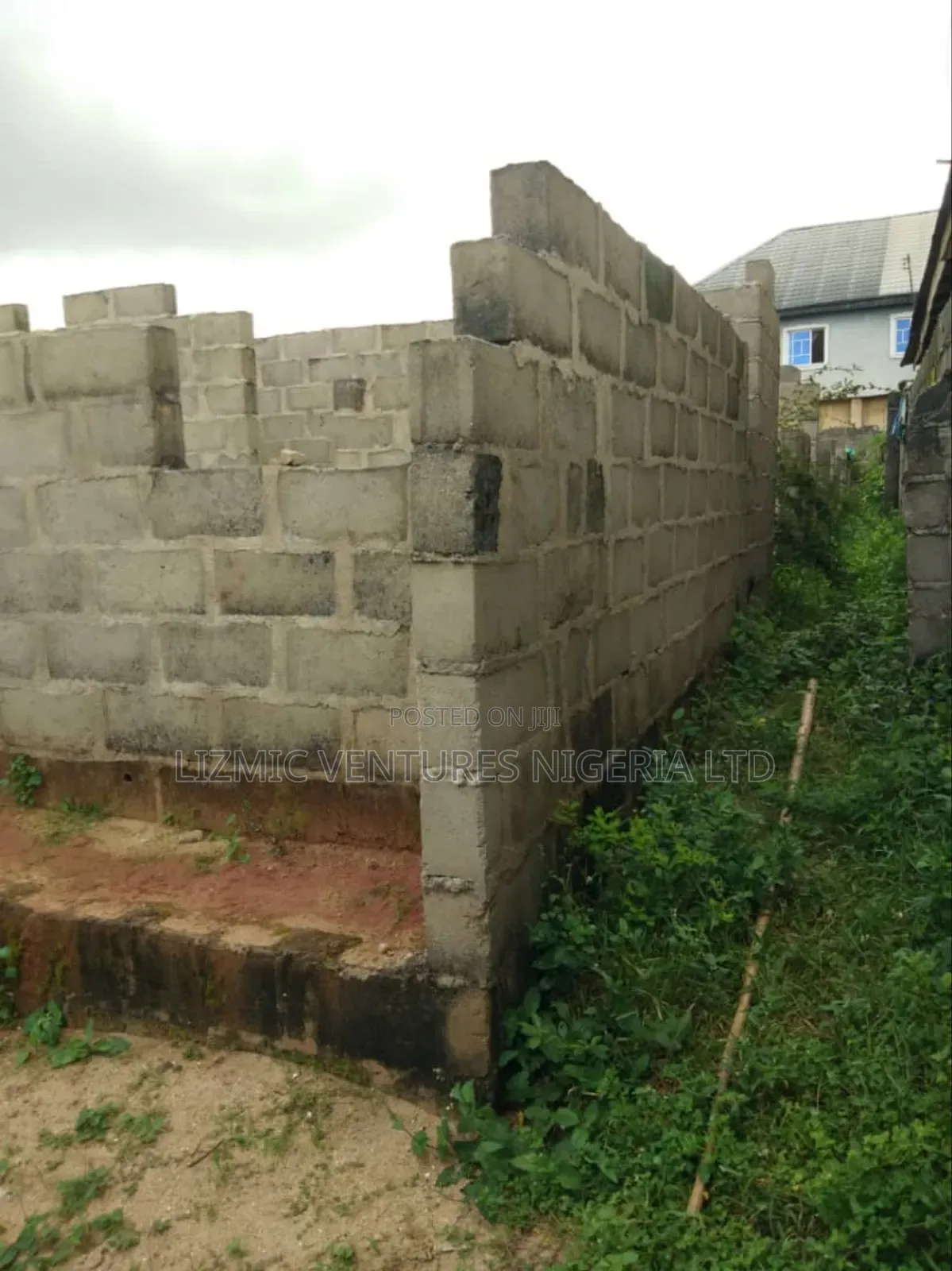 3bdrm Bungalow in Agric Road, Igando / Ikotun/Igando for sale