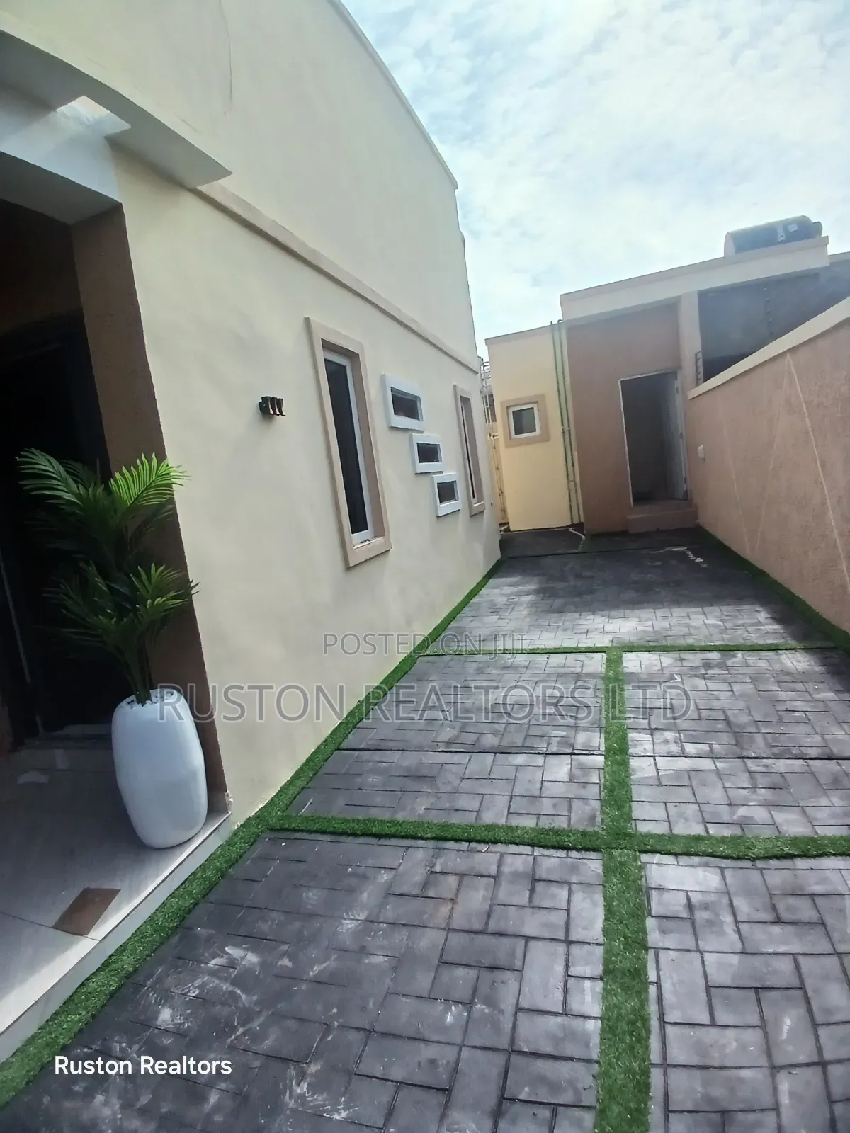 3bdrm Bungalow in Eleyele for sale