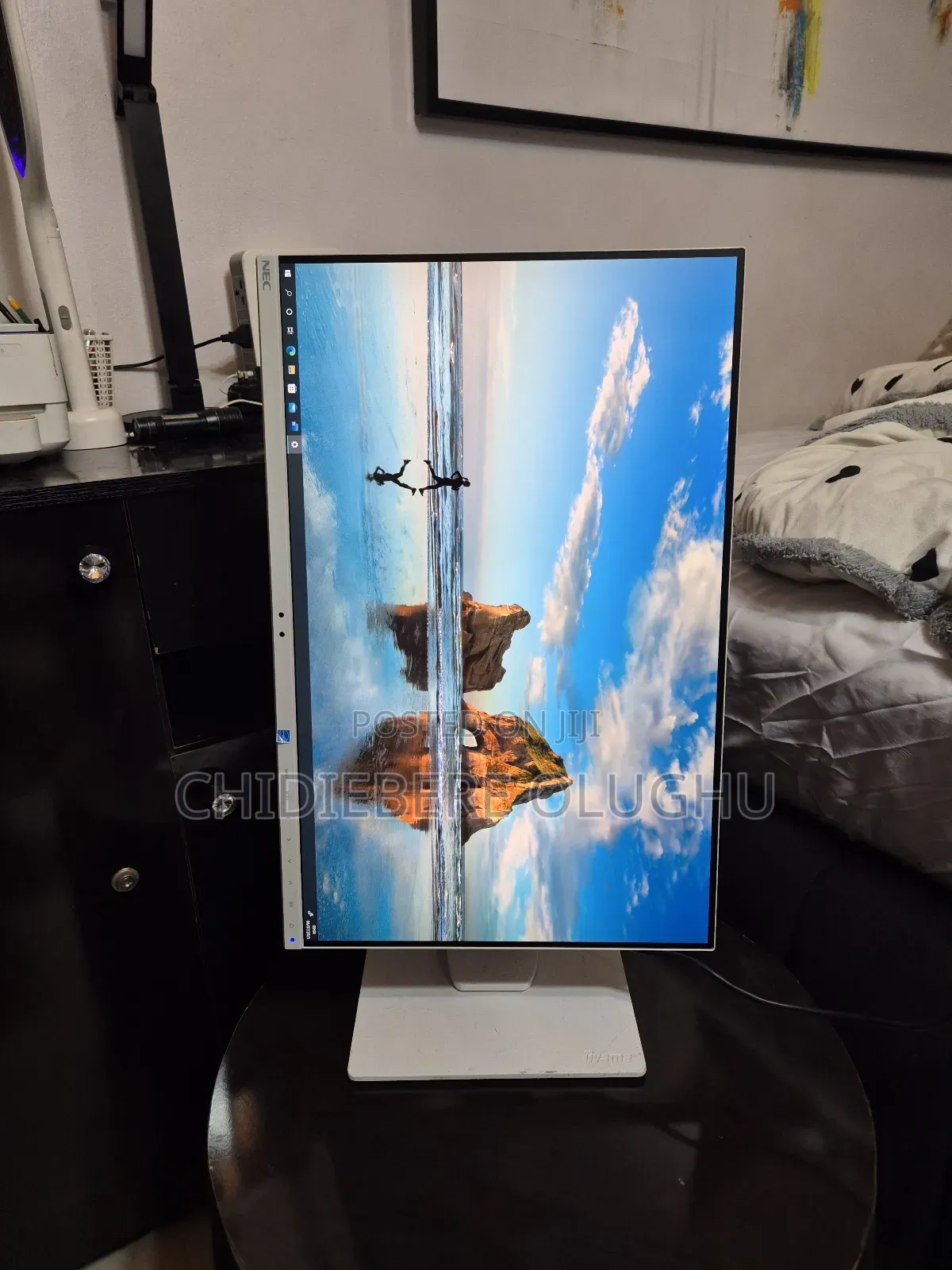 Clean 24inches High Resolution Monitor for Gaming and Video Editing